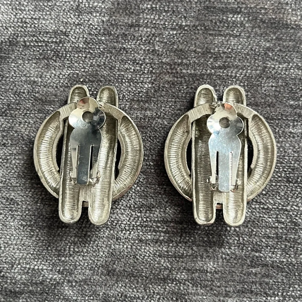 Silver clip on earrings - Picture 3 of 4